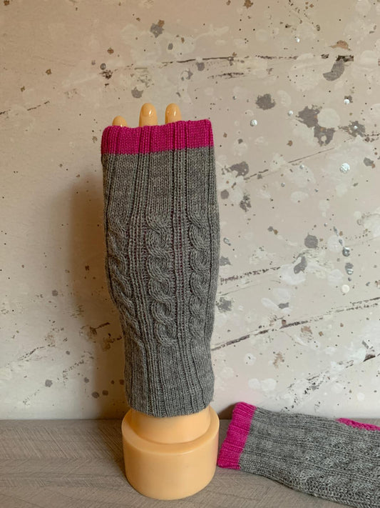 Reversible Gray/Fuchsia Mittens